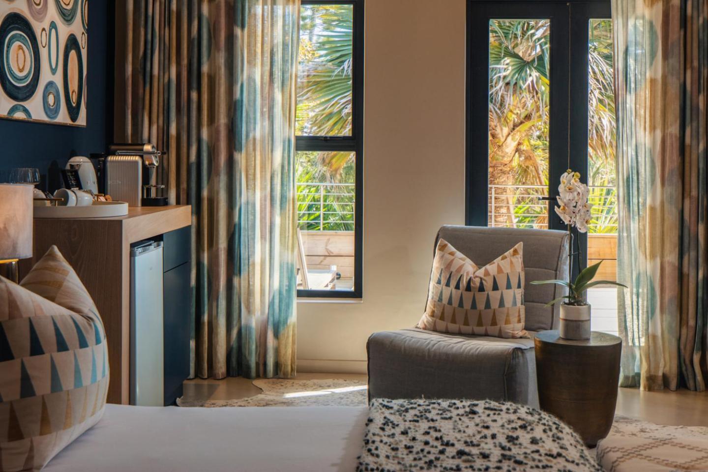 Sky Villa Boutique Hotel By Raw Africa Collection Plettenberg Bay Kültér fotó A room at the hotel