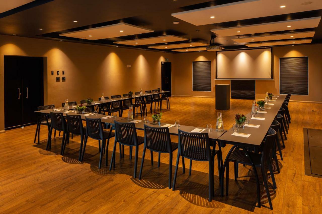 Sky Villa Boutique Hotel By Raw Africa Collection Plettenberg Bay Kültér fotó Meeting room