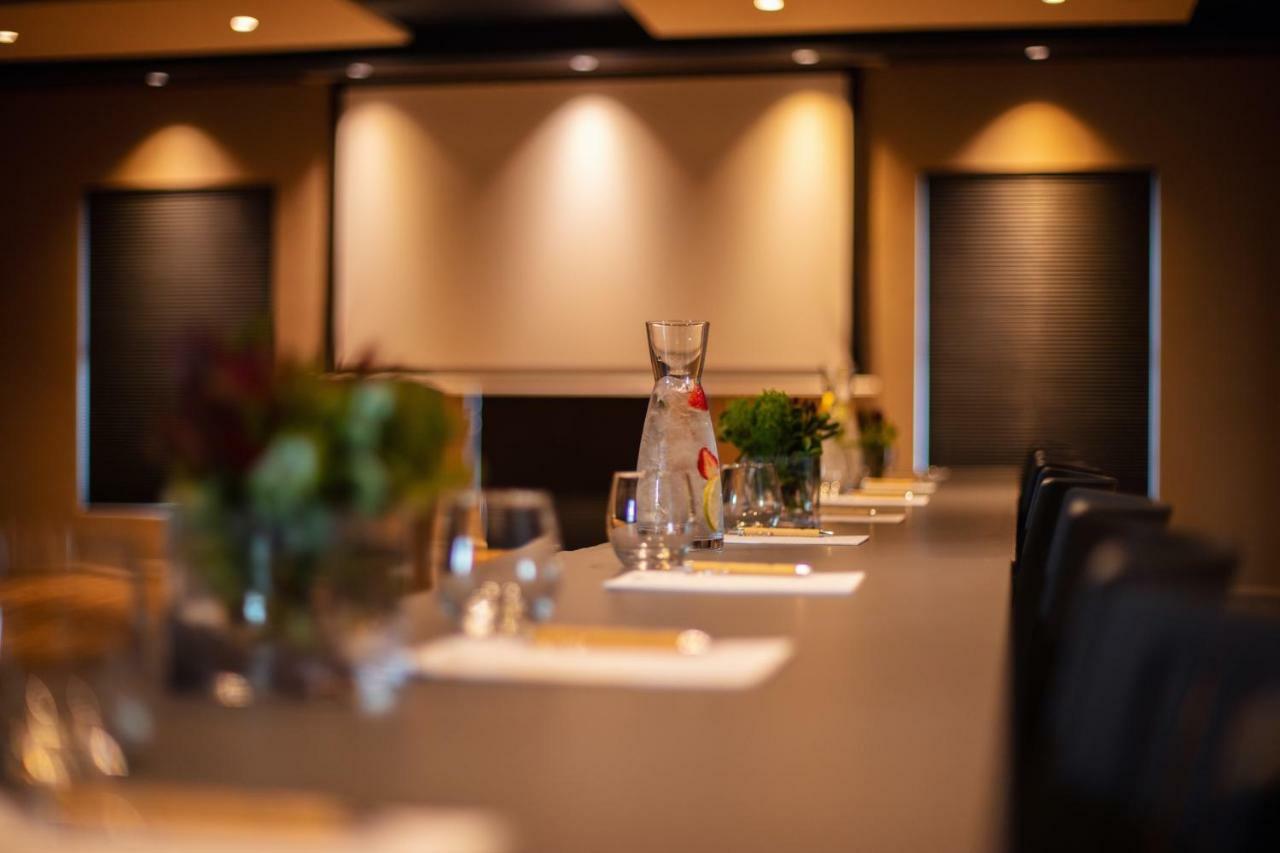 Sky Villa Boutique Hotel By Raw Africa Collection Plettenberg Bay Kültér fotó Meeting room