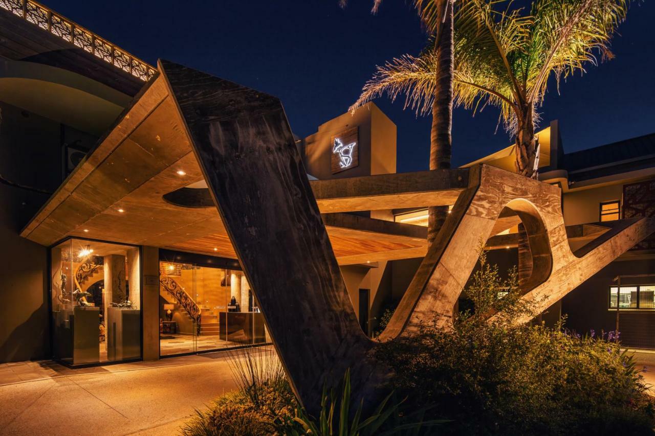 Sky Villa Boutique Hotel By Raw Africa Collection Plettenberg Bay Kültér fotó The entrance to the hotel