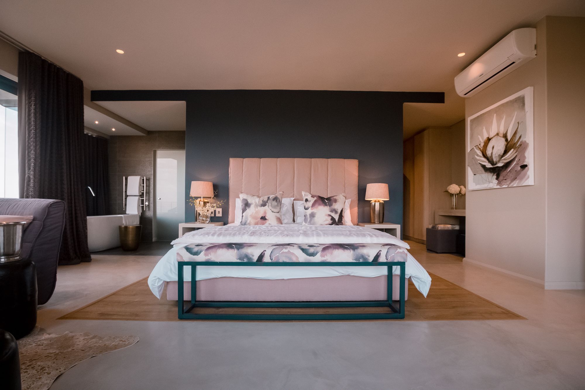 Sky Villa Boutique Hotel By Raw Africa Collection Plettenberg Bay Kültér fotó A bedroom at the Cape Town edition