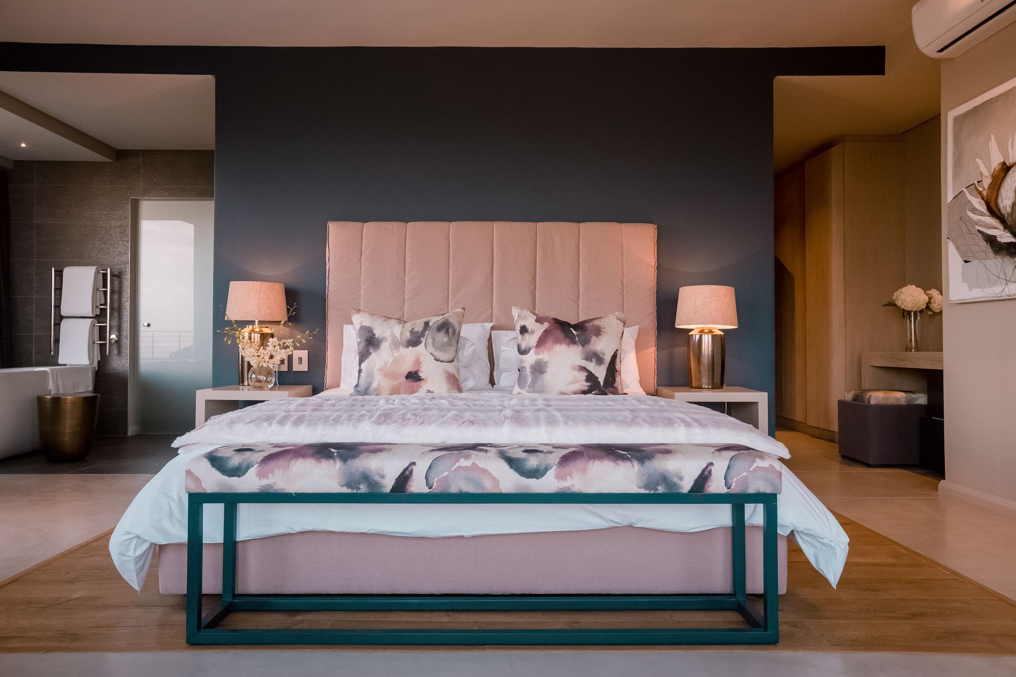 Sky Villa Boutique Hotel By Raw Africa Collection Plettenberg Bay Kültér fotó A bedroom at the Cape Town edition